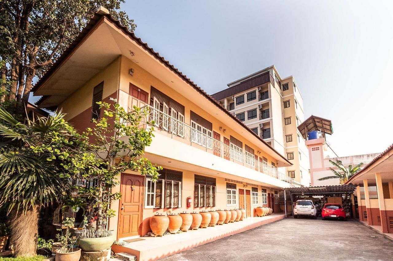 Vaccinated Staff - Oyo 645 Baan Ruangrungroj โรงแรม 2*