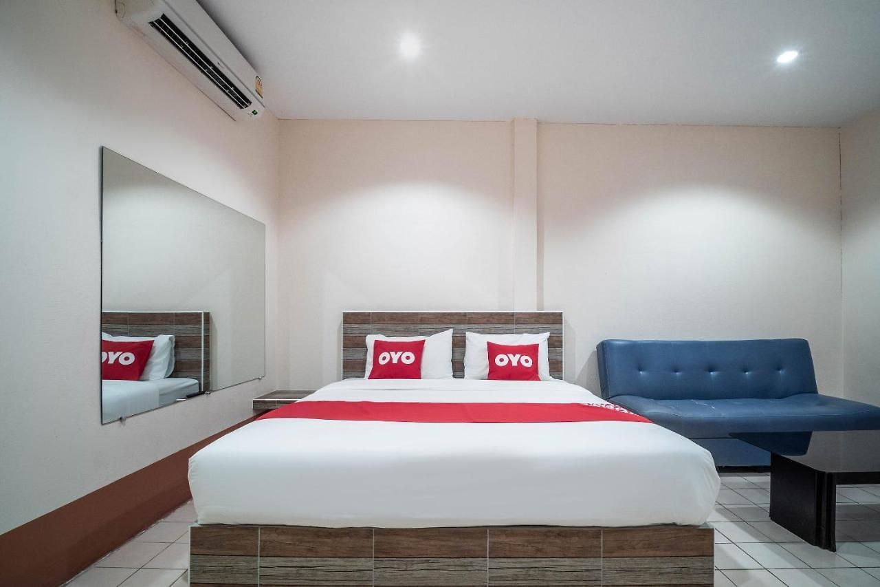 โรงแรม Vaccinated Staff - Oyo 645 Baan Ruangrungroj 2*
