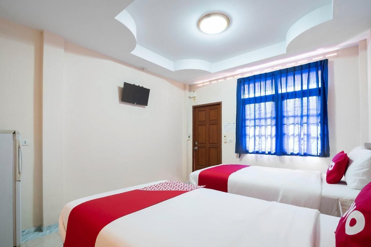 โรงแรม Vaccinated Staff - Oyo 645 Baan Ruangrungroj 2*