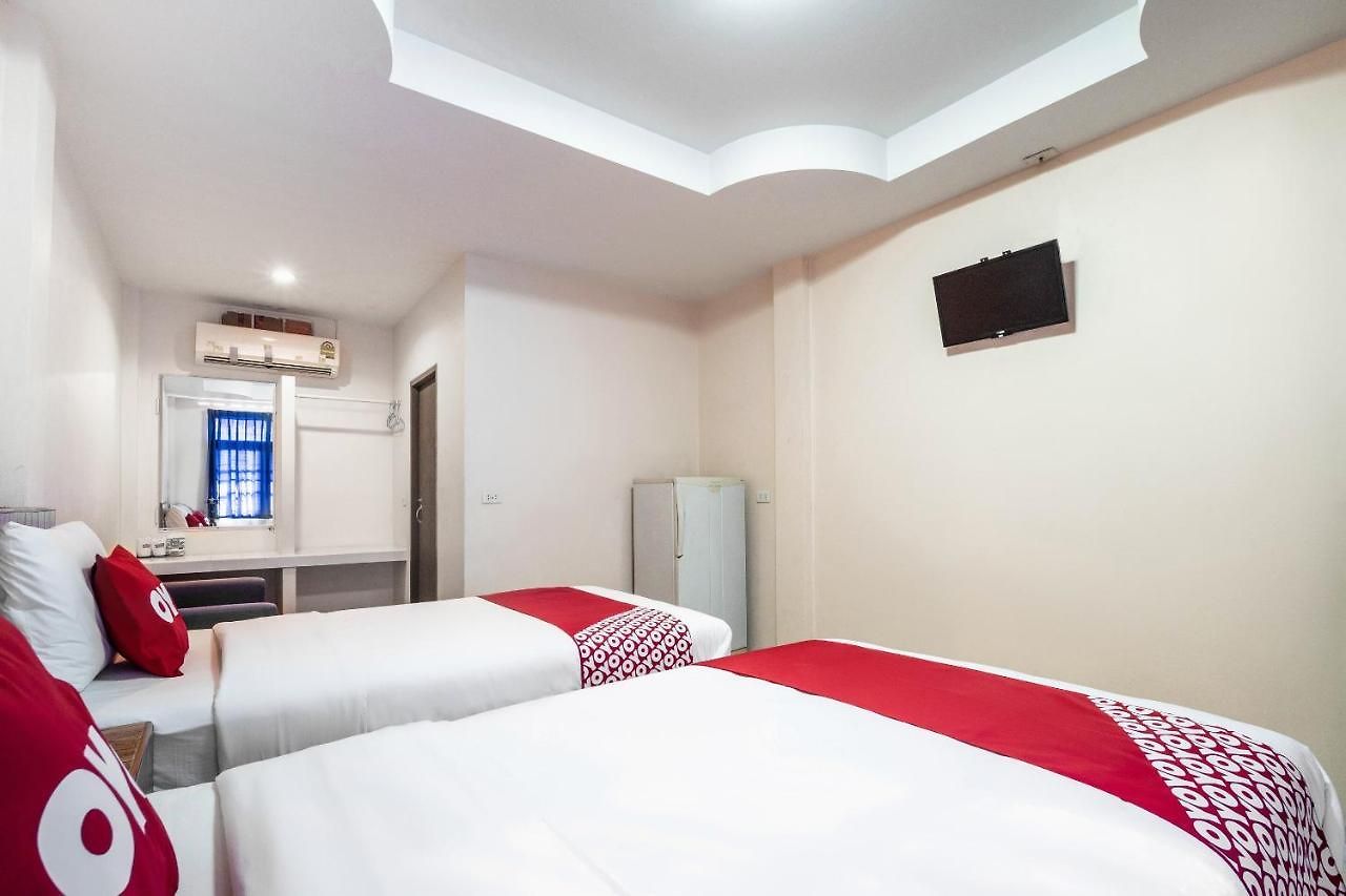 โรงแรม Vaccinated Staff - Oyo 645 Baan Ruangrungroj 2*