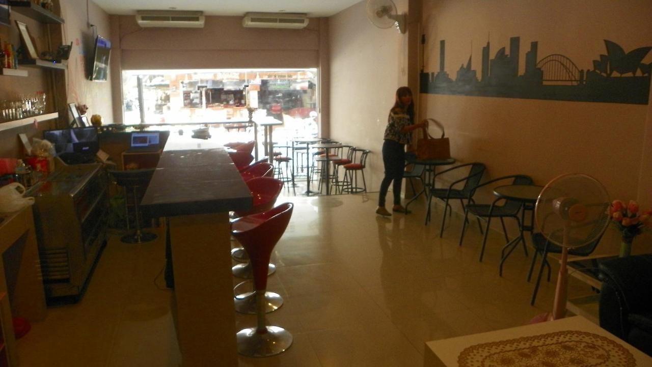 Tuga's Bar And ที่พัก