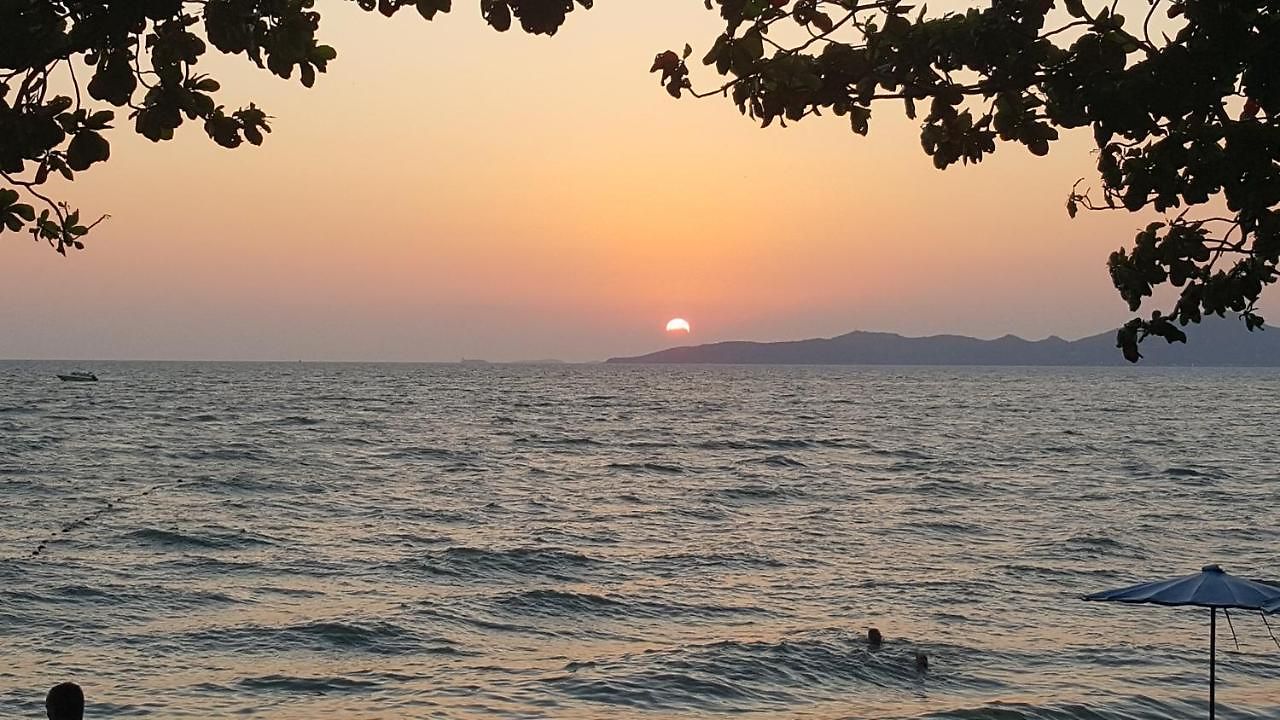 Tuga's Bar And Pattaya