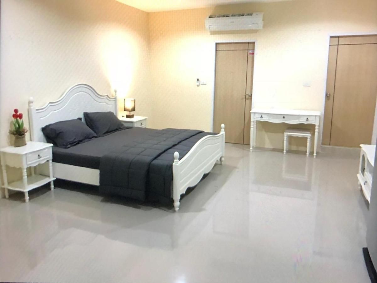 Tuga's Bar And ที่พัก