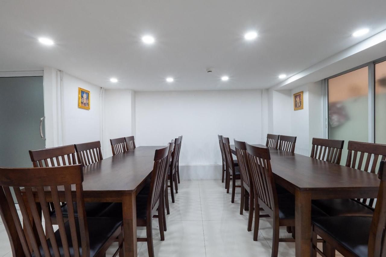 Oyo 75369 Cozy Rooms@ Addicts โรงแรม 2*