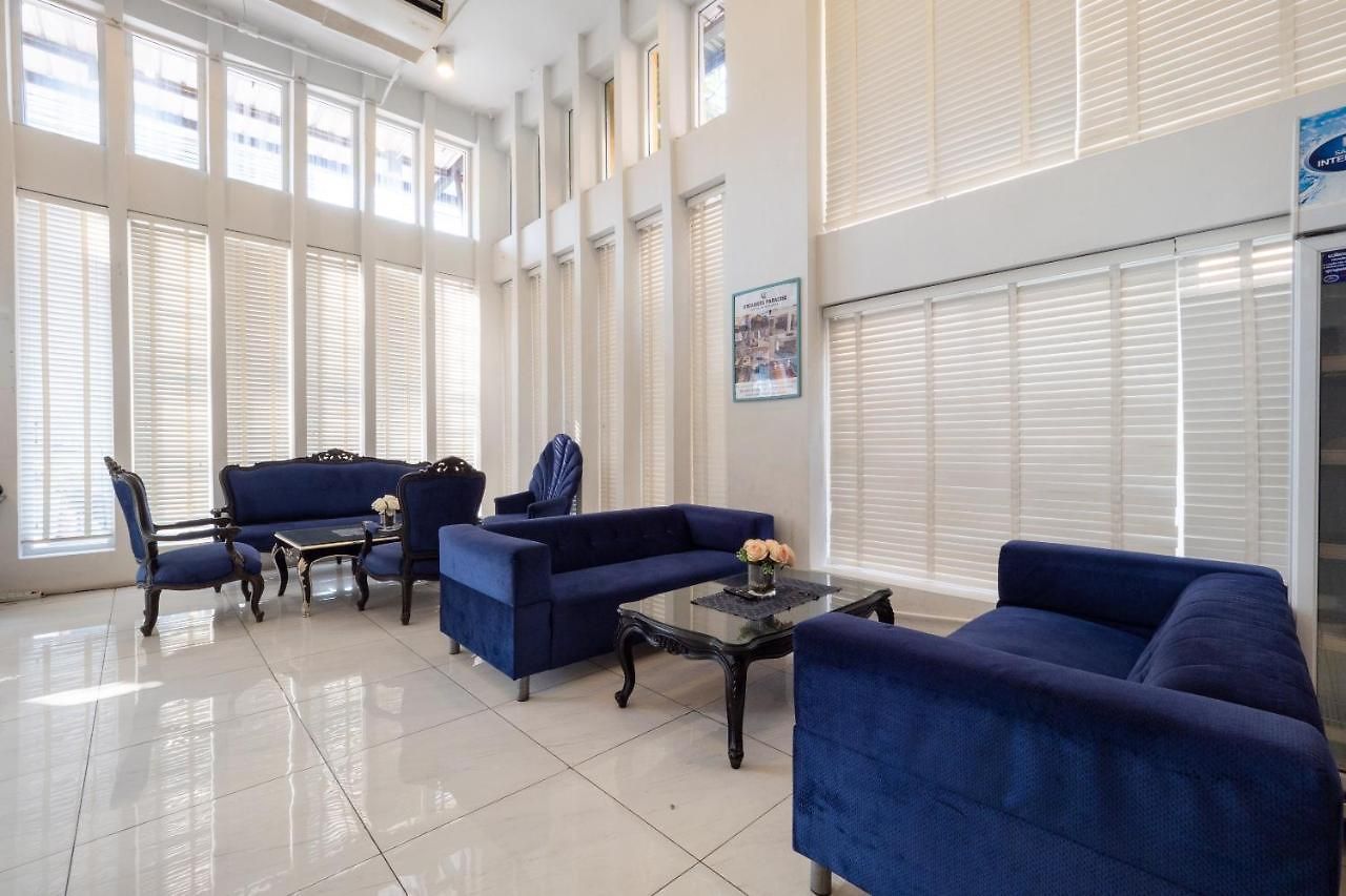 Oyo 75369 Cozy Rooms@ Addicts โรงแรม