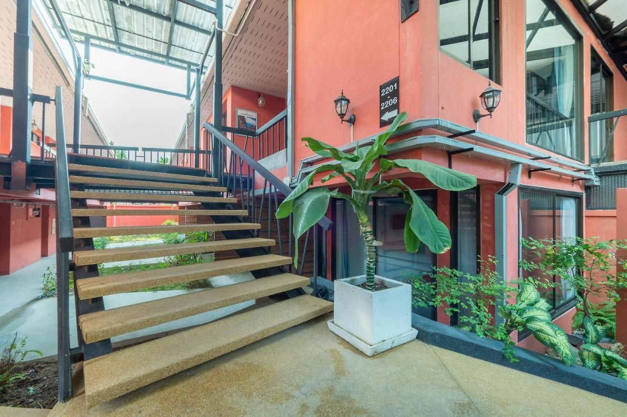 โรงแรม Oyo 75369 Cozy Rooms@ Addicts 2*