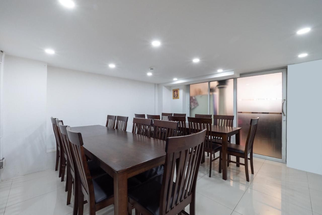 Oyo 75369 Cozy Rooms@ Addicts โรงแรม