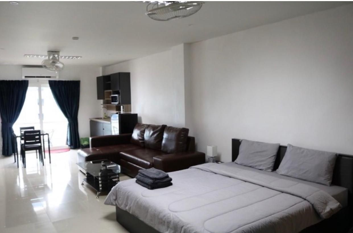 บ้านพัก The Spot Bar & Gallery Pattaya