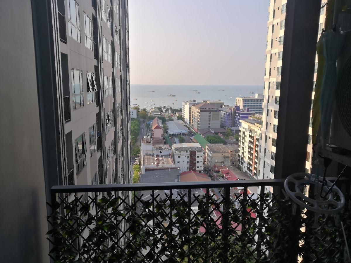 ที่พัก The​ Base​ Central Pattaya​ By​ Carrot Pattaya