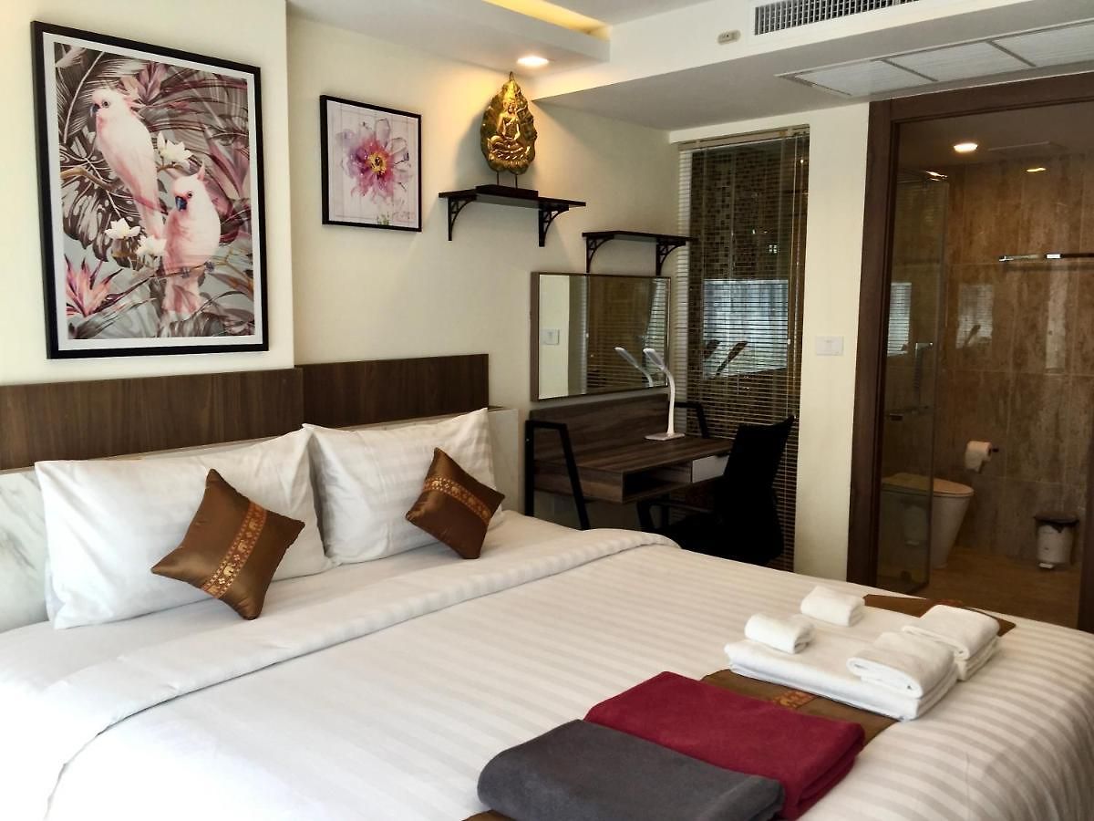 Luxury Business Suits In Grand Avenue By Estates Apartment *