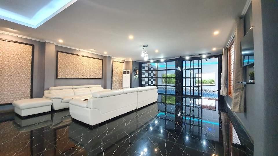 Amazing Pool