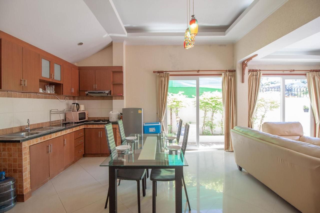 วันหยุดที่บ้าน 3 Bedroom Town With Private Pool Pattaya