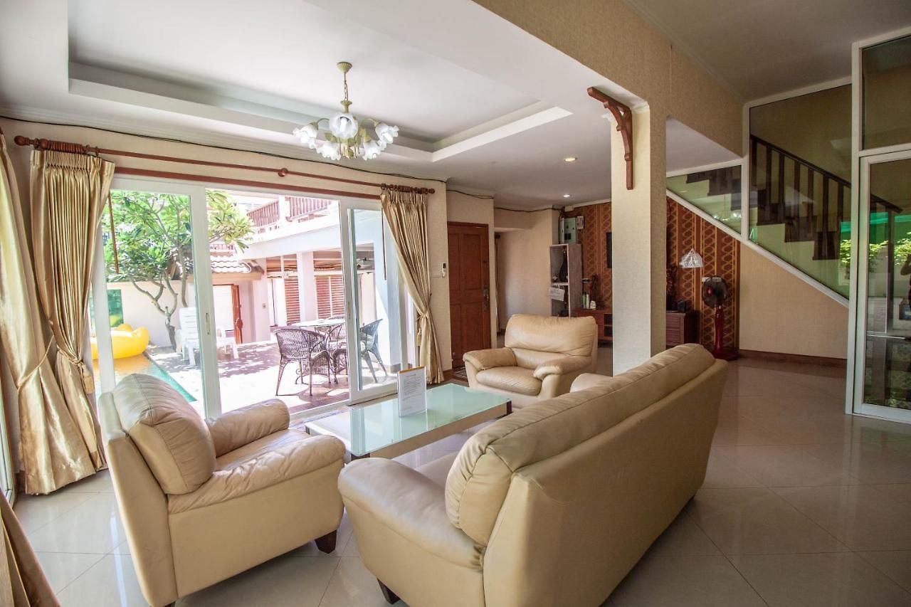 3 Bedroom Town With Private Pool Pattaya