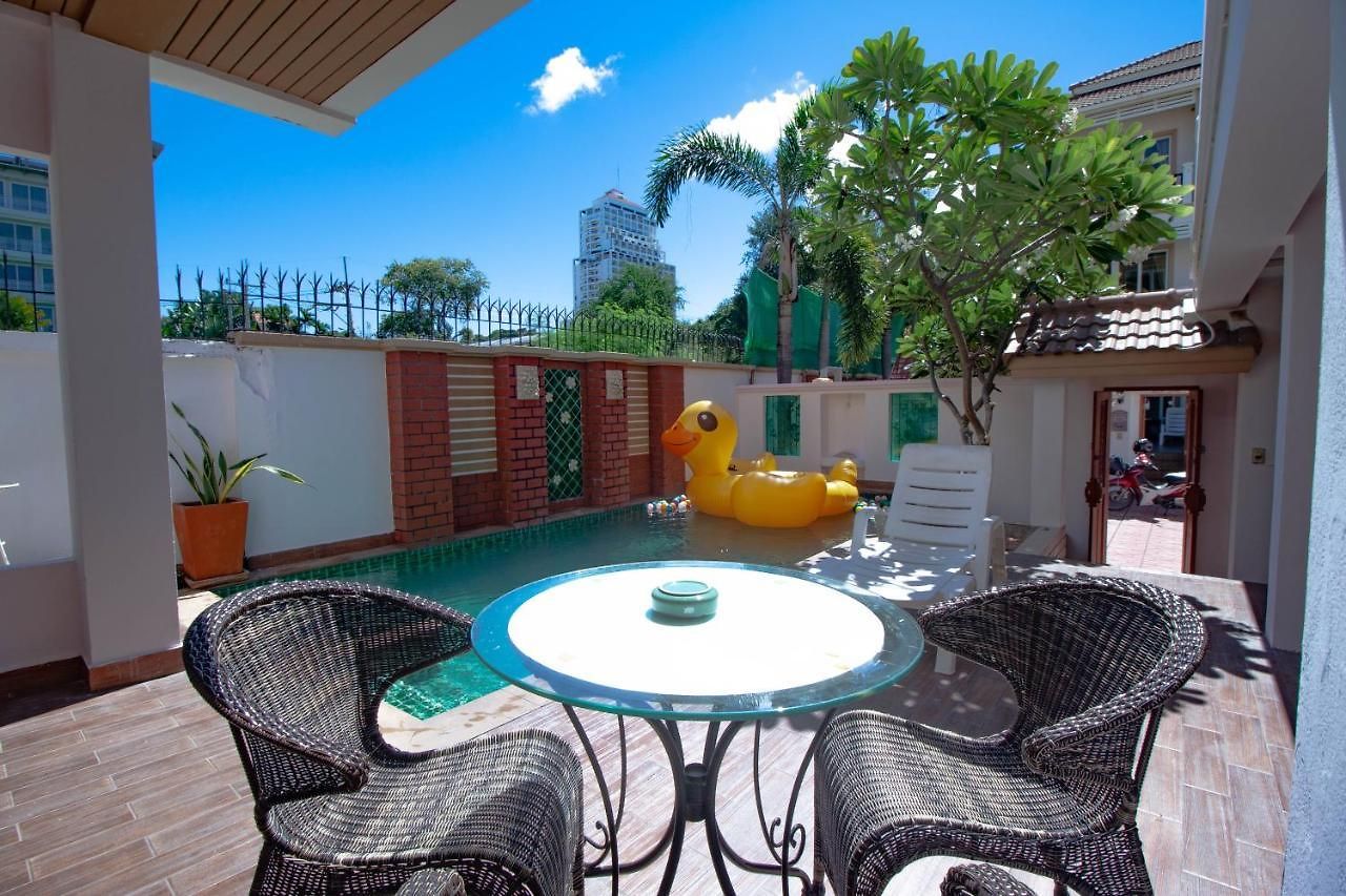 วันหยุดที่บ้าน 3 Bedroom Town With Private Pool Pattaya