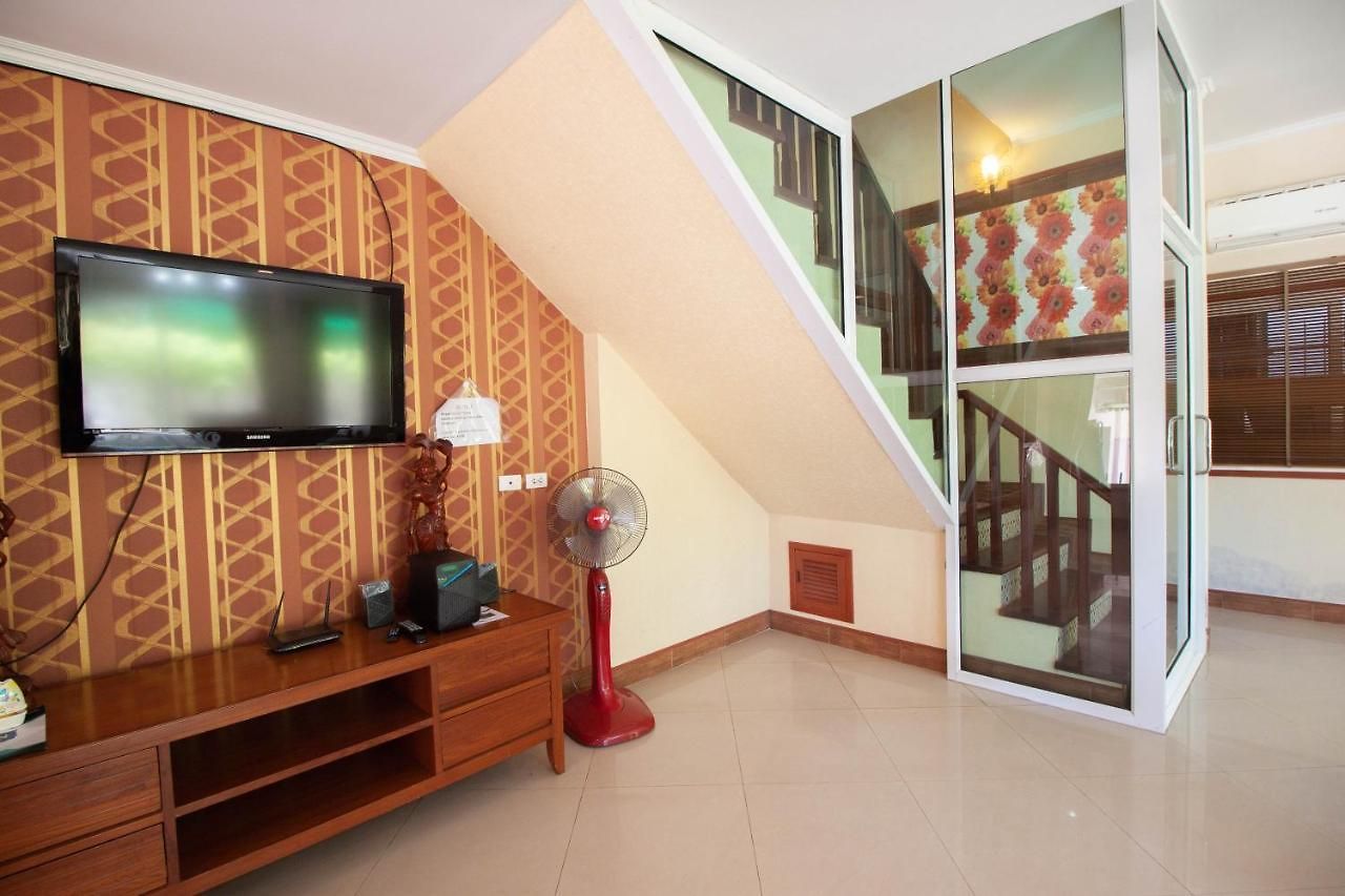 3 Bedroom Town With Private Pool วันหยุดที่บ้าน Pattaya
