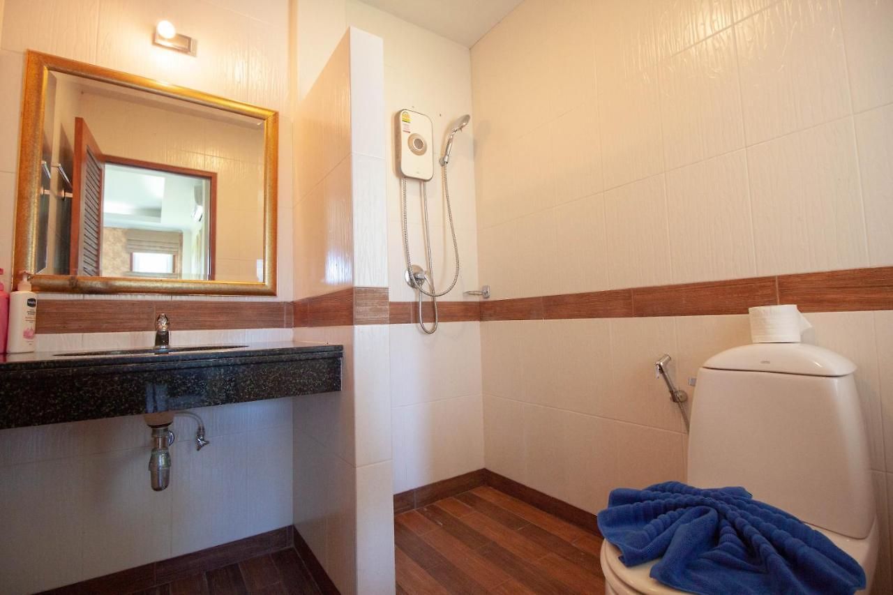 3 Bedroom Town With Private Pool *