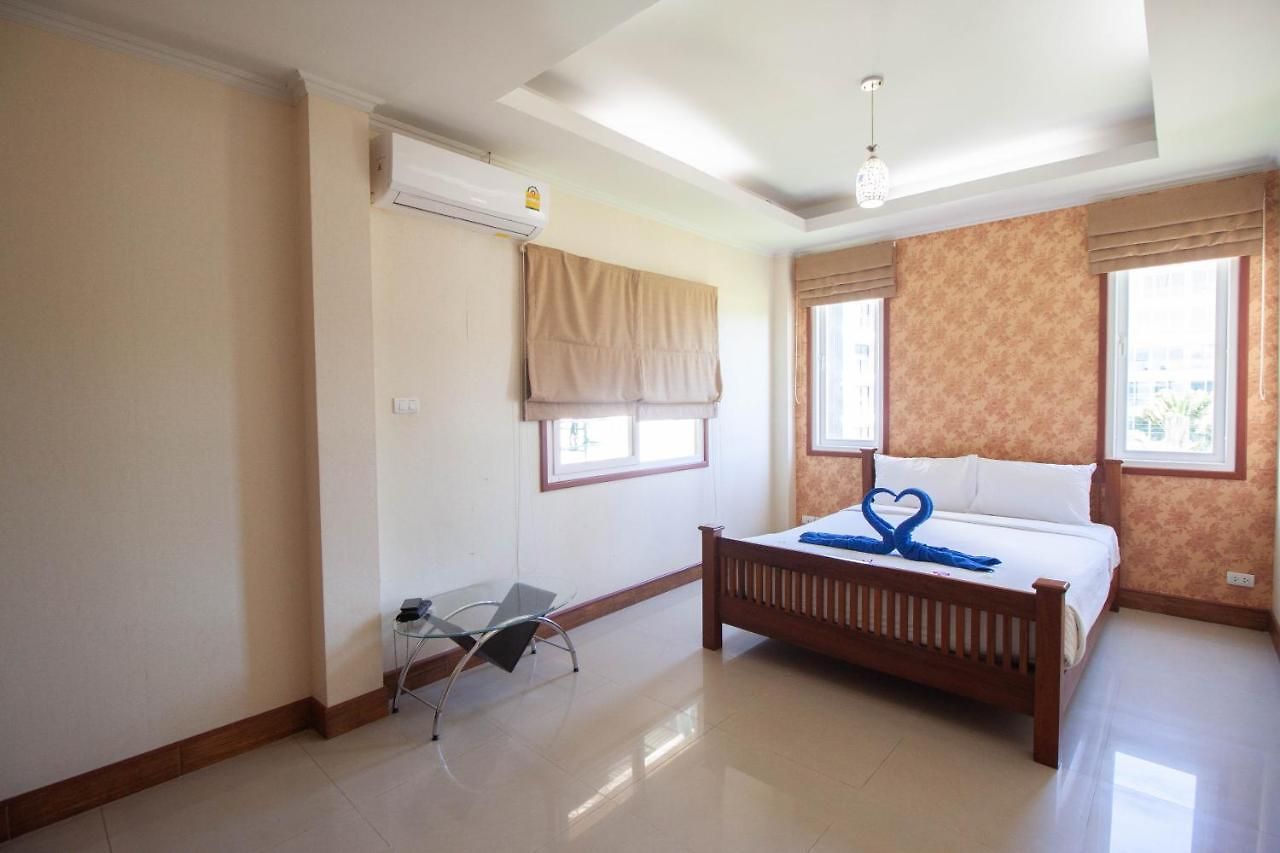 3 Bedroom Town With Private Pool * Pattaya