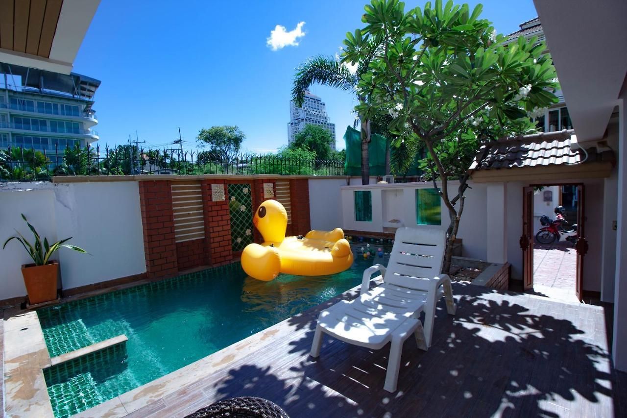 3 Bedroom Town With Private Pool วันหยุดที่บ้าน Pattaya