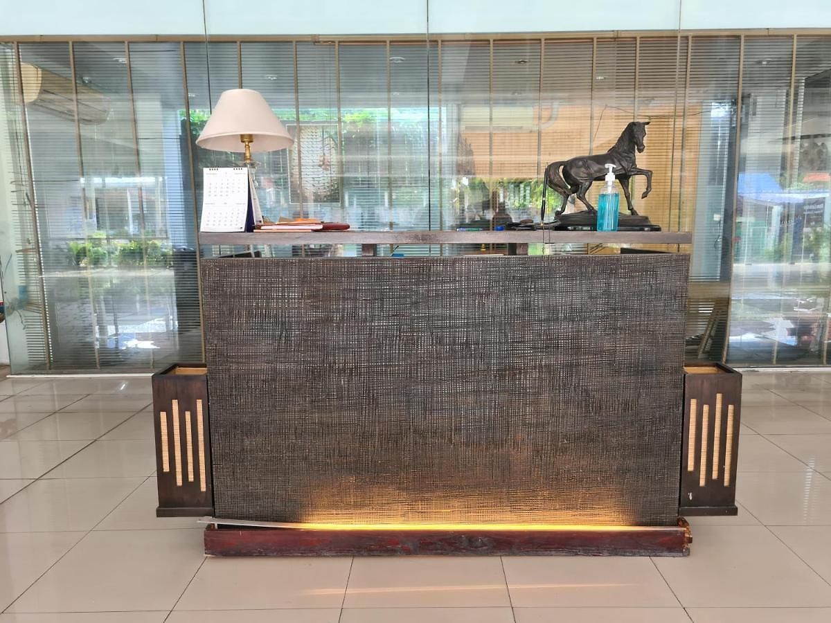 Leela One โรงแรม 2*