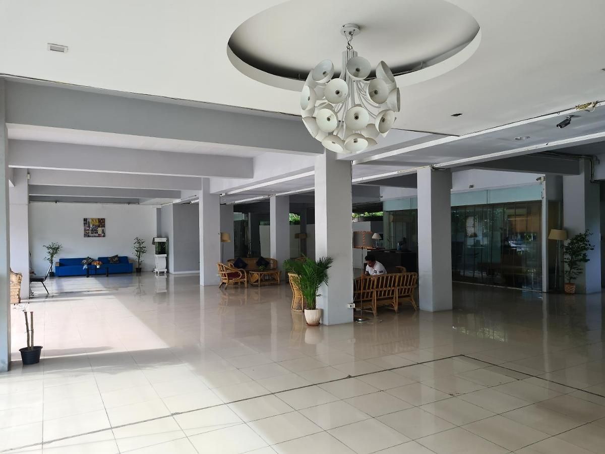 Leela One โรงแรม 2*