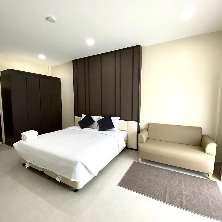 โรงแรม The Shade