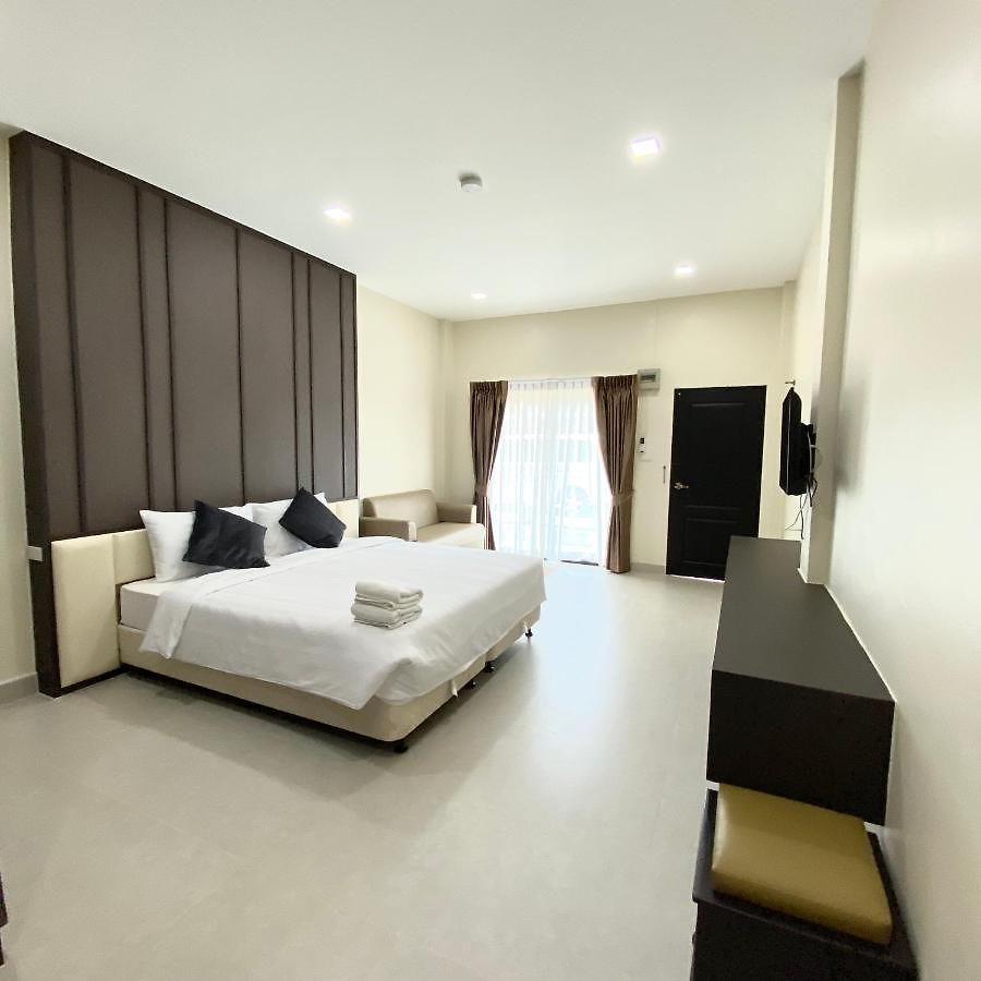 โรงแรม The Shade