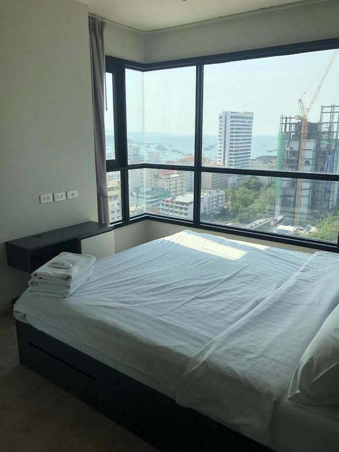 The Base Seaview * Pattaya