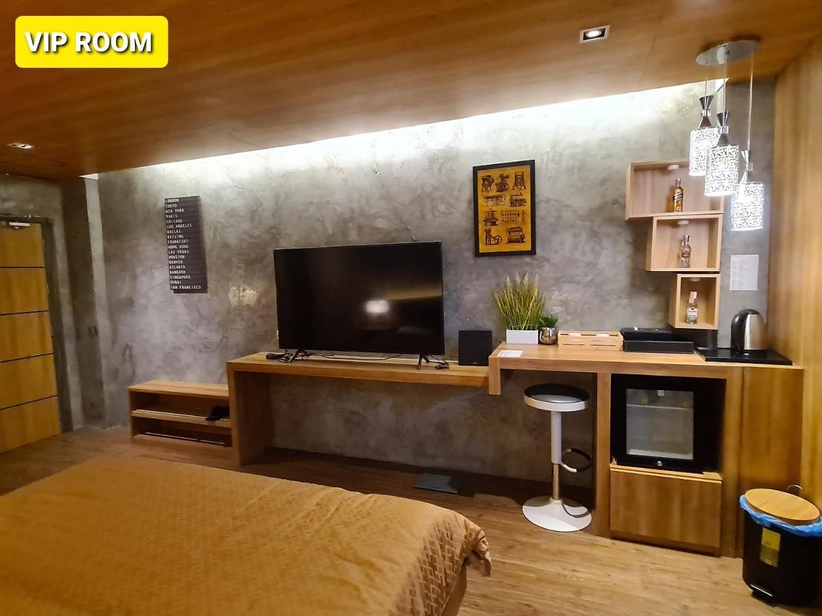 Leela One โรงแรม 2*