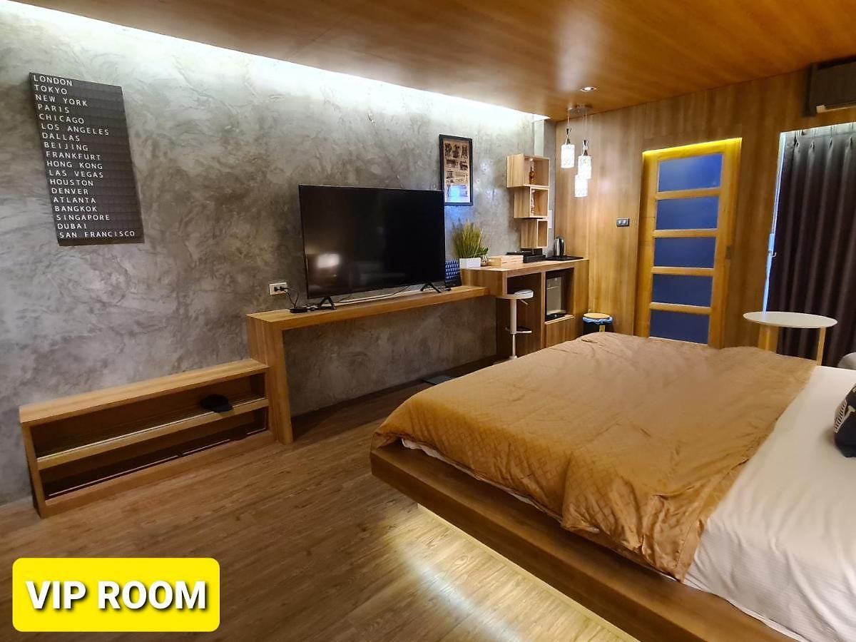 Leela One โรงแรม 2*