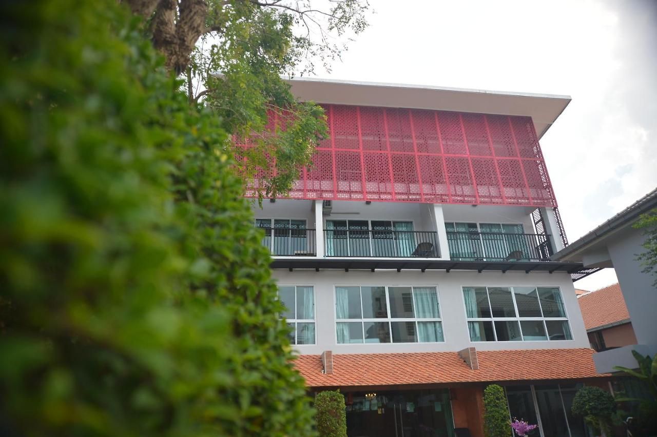 โรงแรม Tamnak 11br With Privater Pool Pattaya