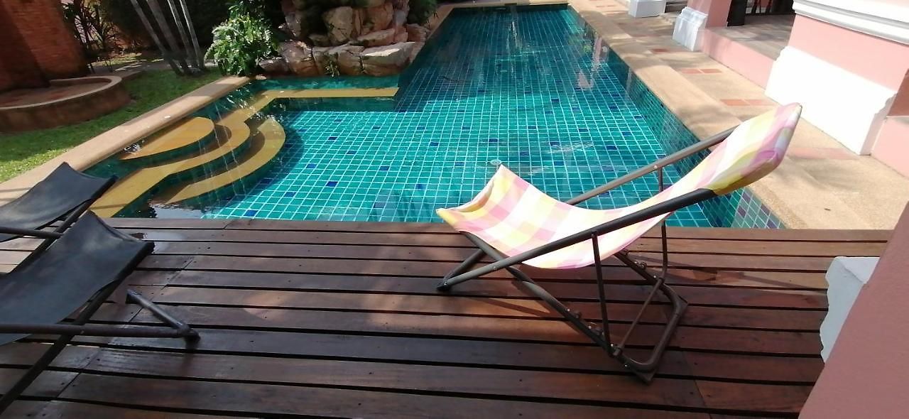พระตำหนักวิลล่า 10 ห้องนอน พร้อมสระว่ายน้ำส่วนตัว วิลล่า Pattaya