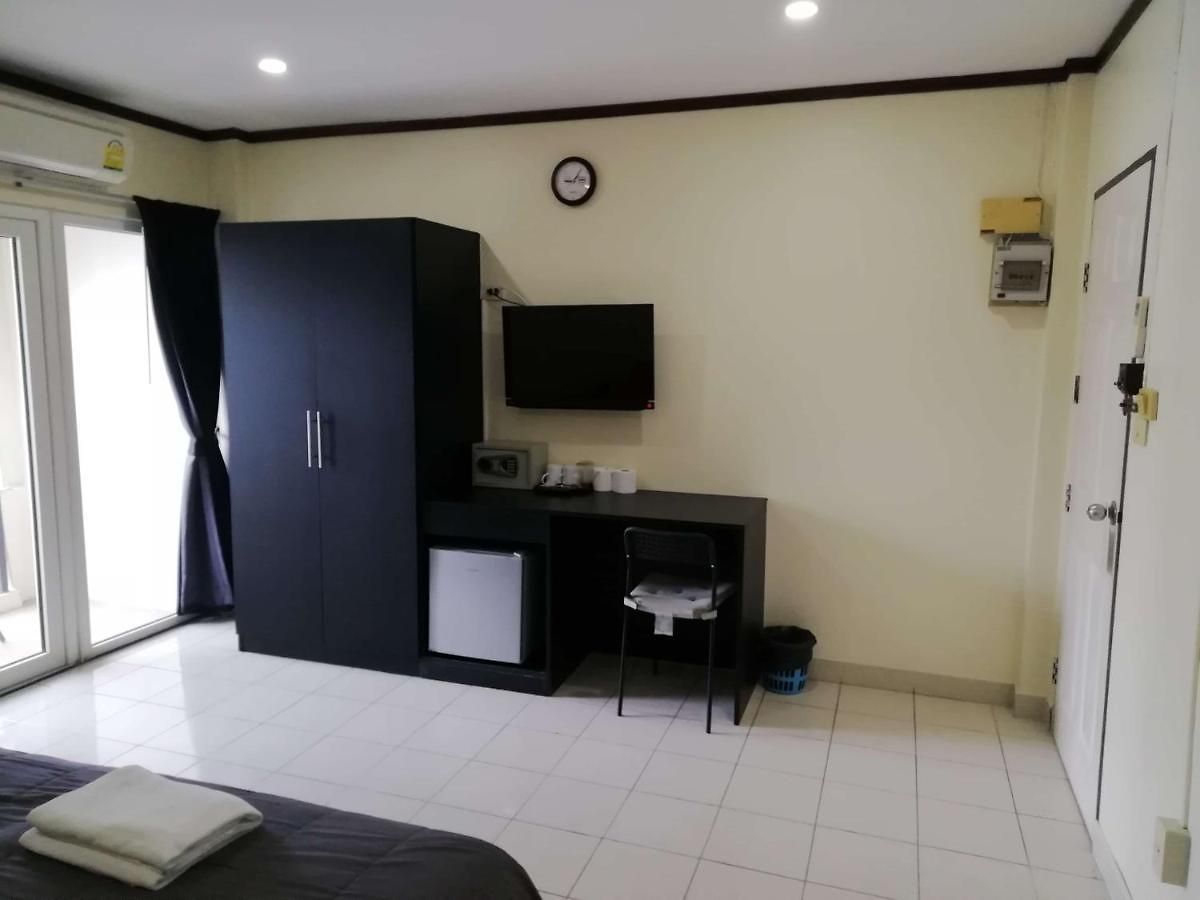 โรงแรม Dania *