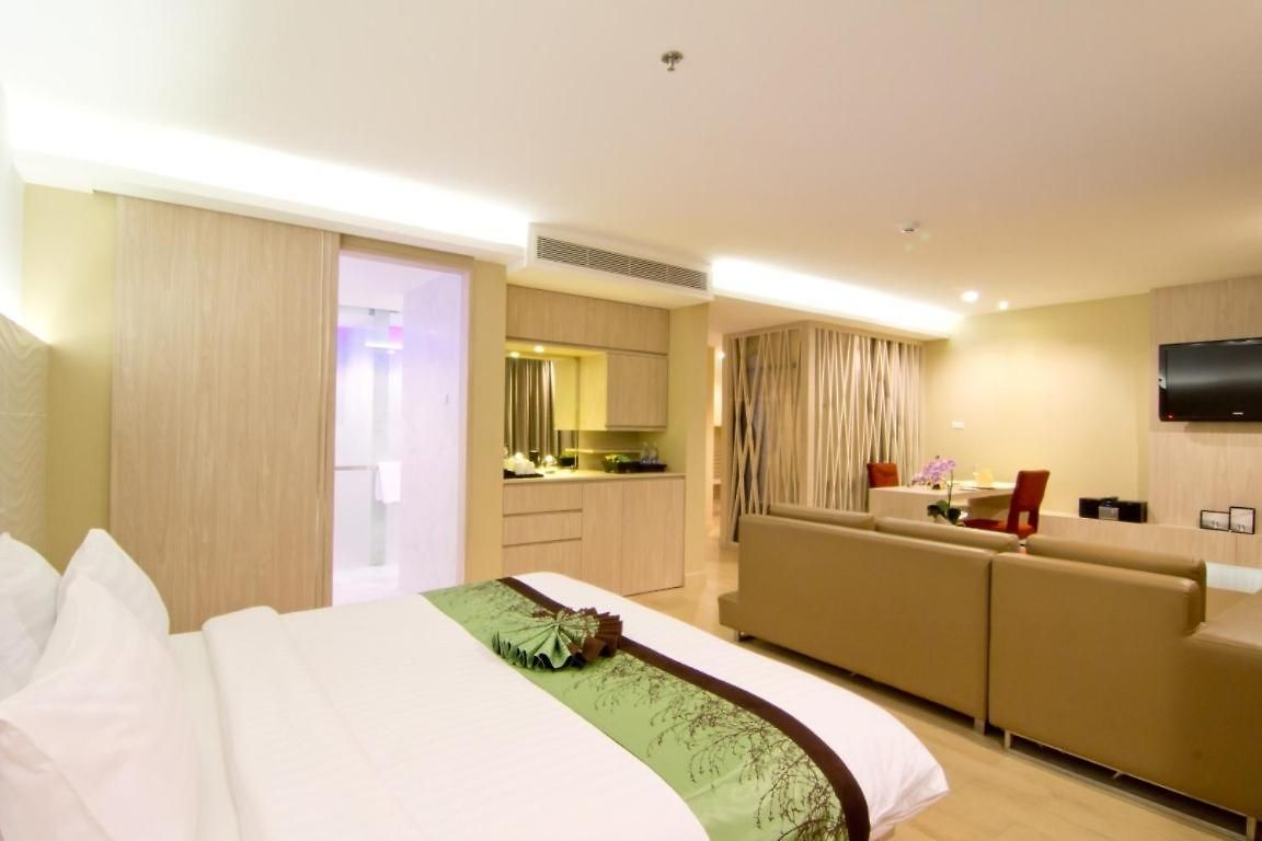 Hotel The 