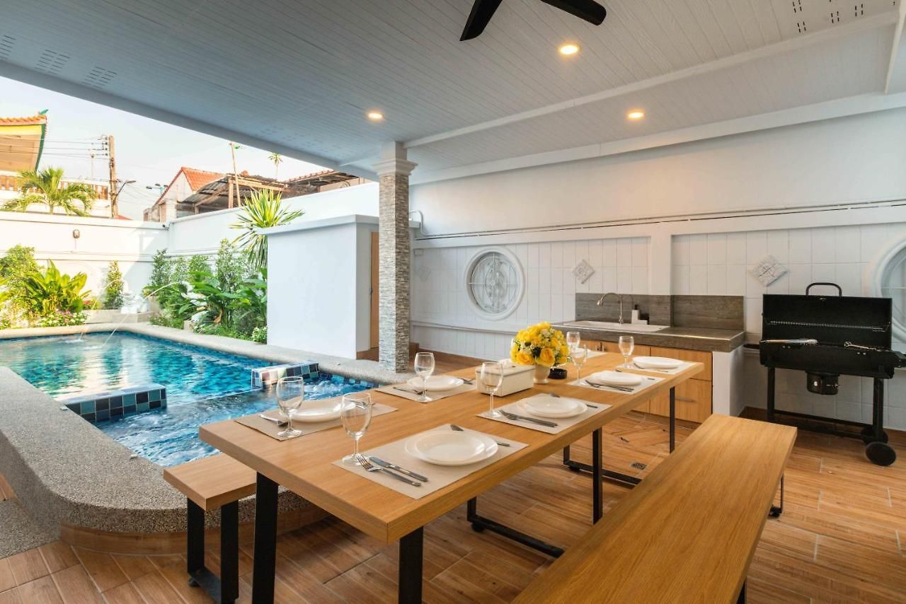 Sabai Pool 12-15 Persons 6br, Sauna, Pool Table, Karaoke, Bbq วิลล่า