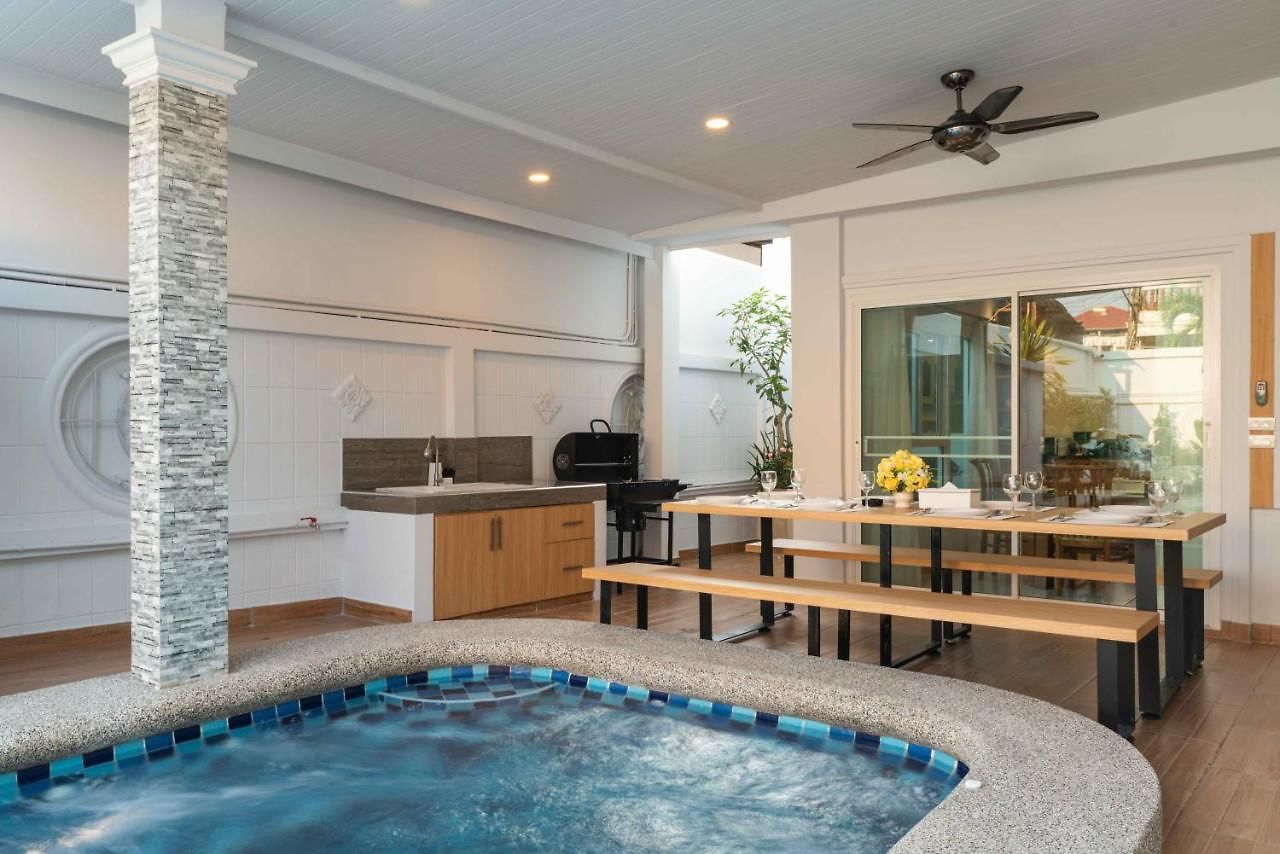 Sabai Pool 12-15 Persons 6br, Sauna, Pool Table, Karaoke, Bbq วิลล่า Pattaya