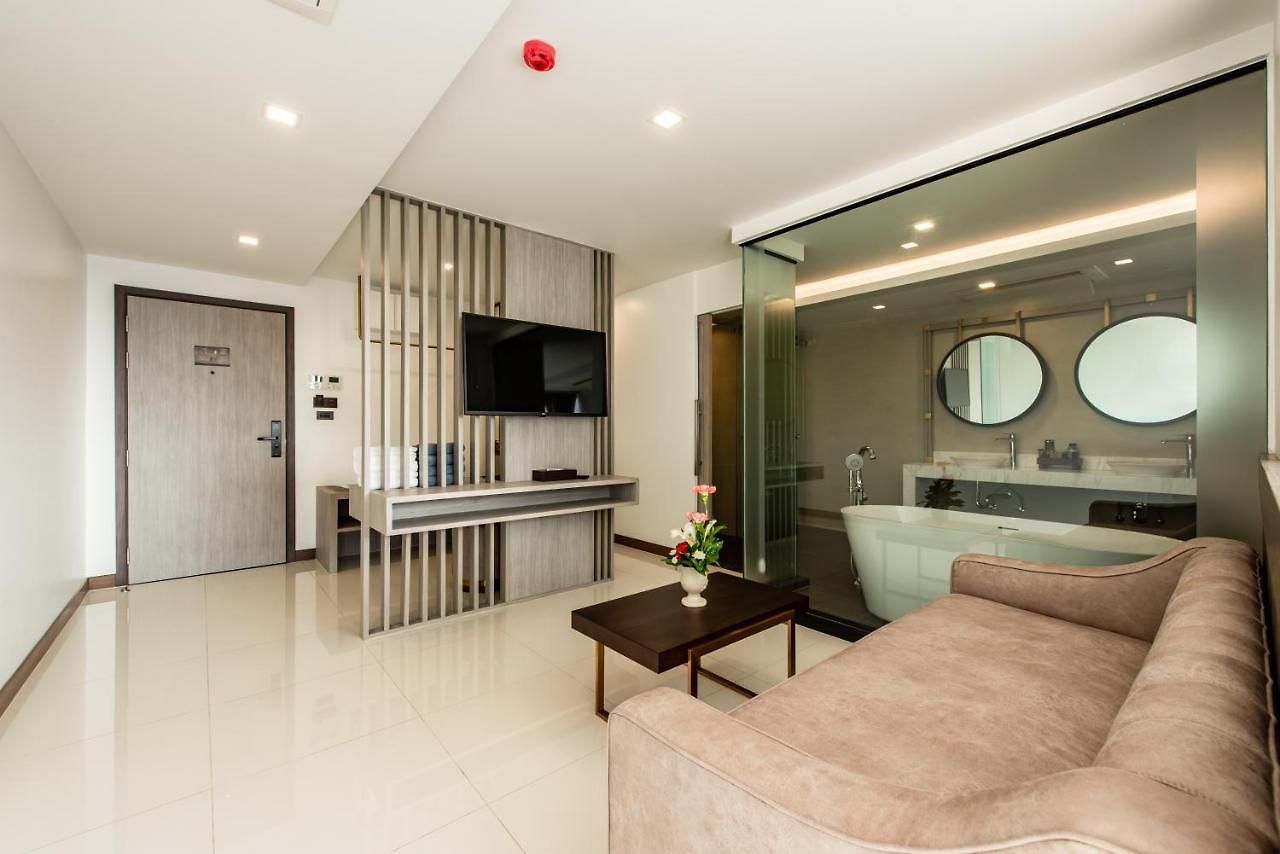 แบควูดส์ โฮเทล พัทยา โรงแรม 5*