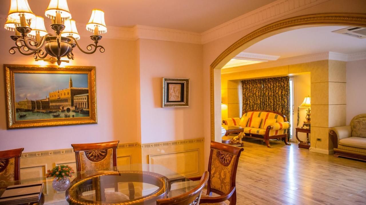 Four Seasons Place 4* Pattaya