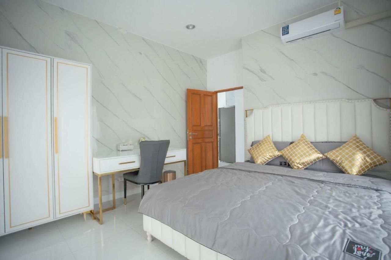 Kw Pool Villa