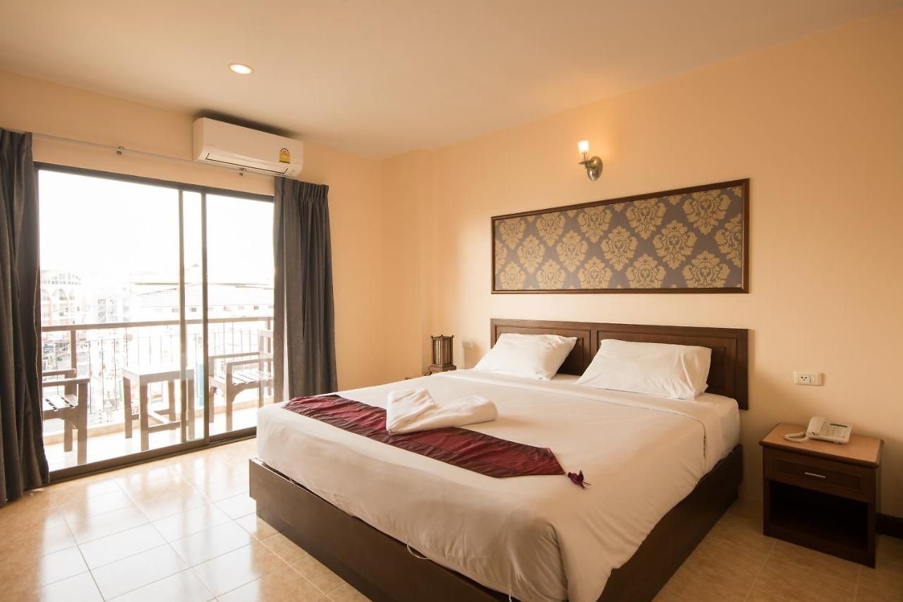 ซันวิว เพลส โรงแรม Pattaya