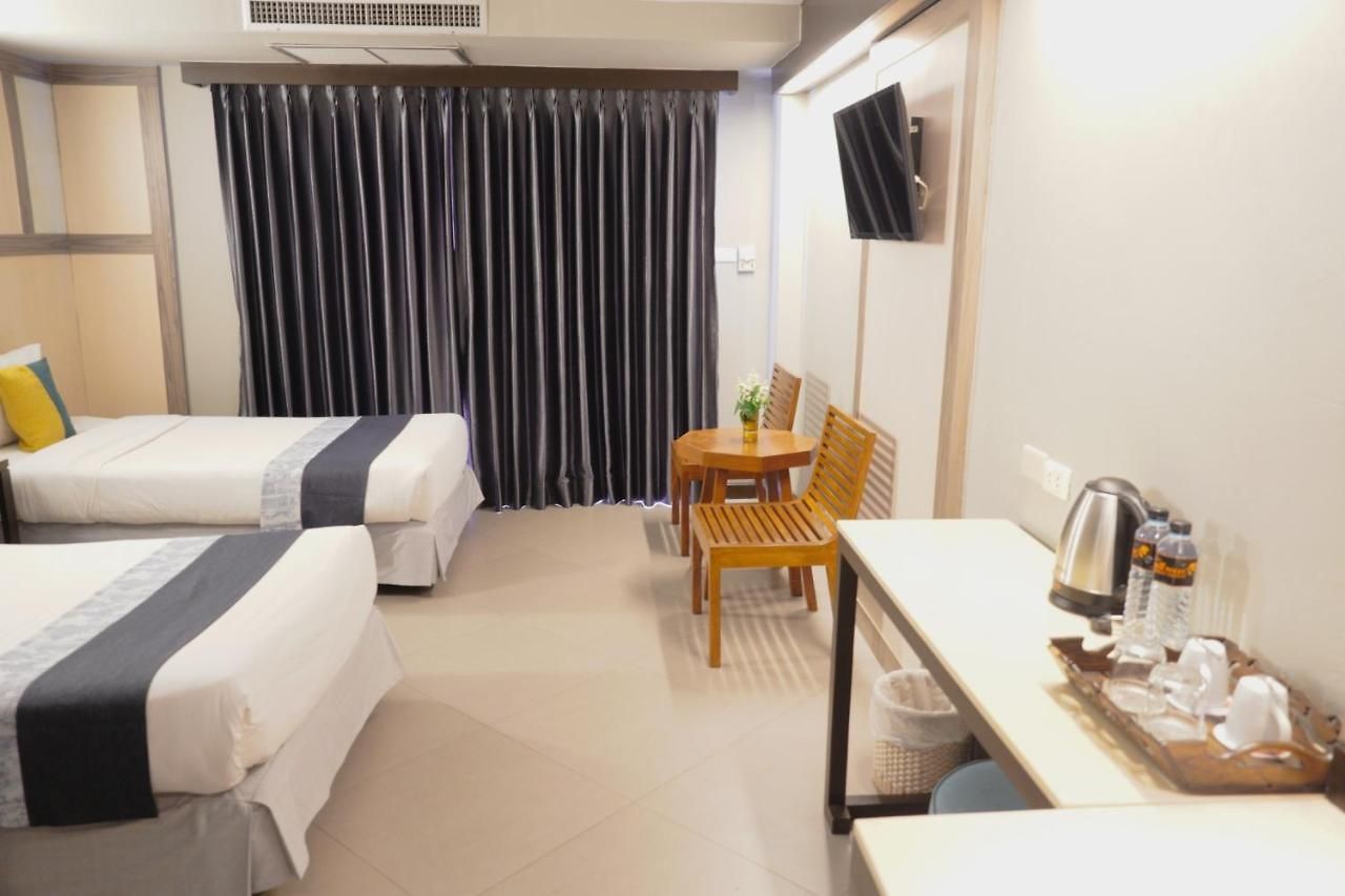 Sea Breeze Jomtien โรงแรม 4*