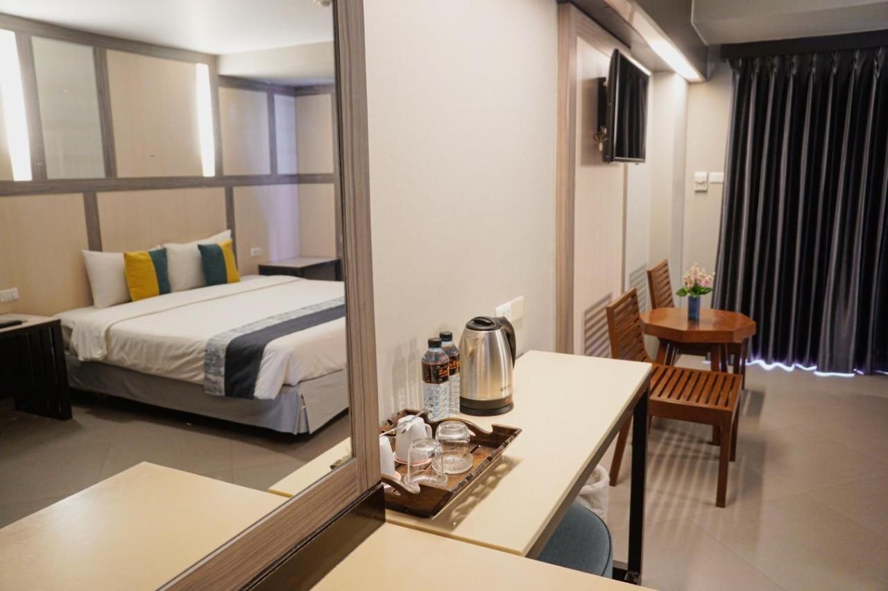 Sea Breeze Jomtien โรงแรม 4*