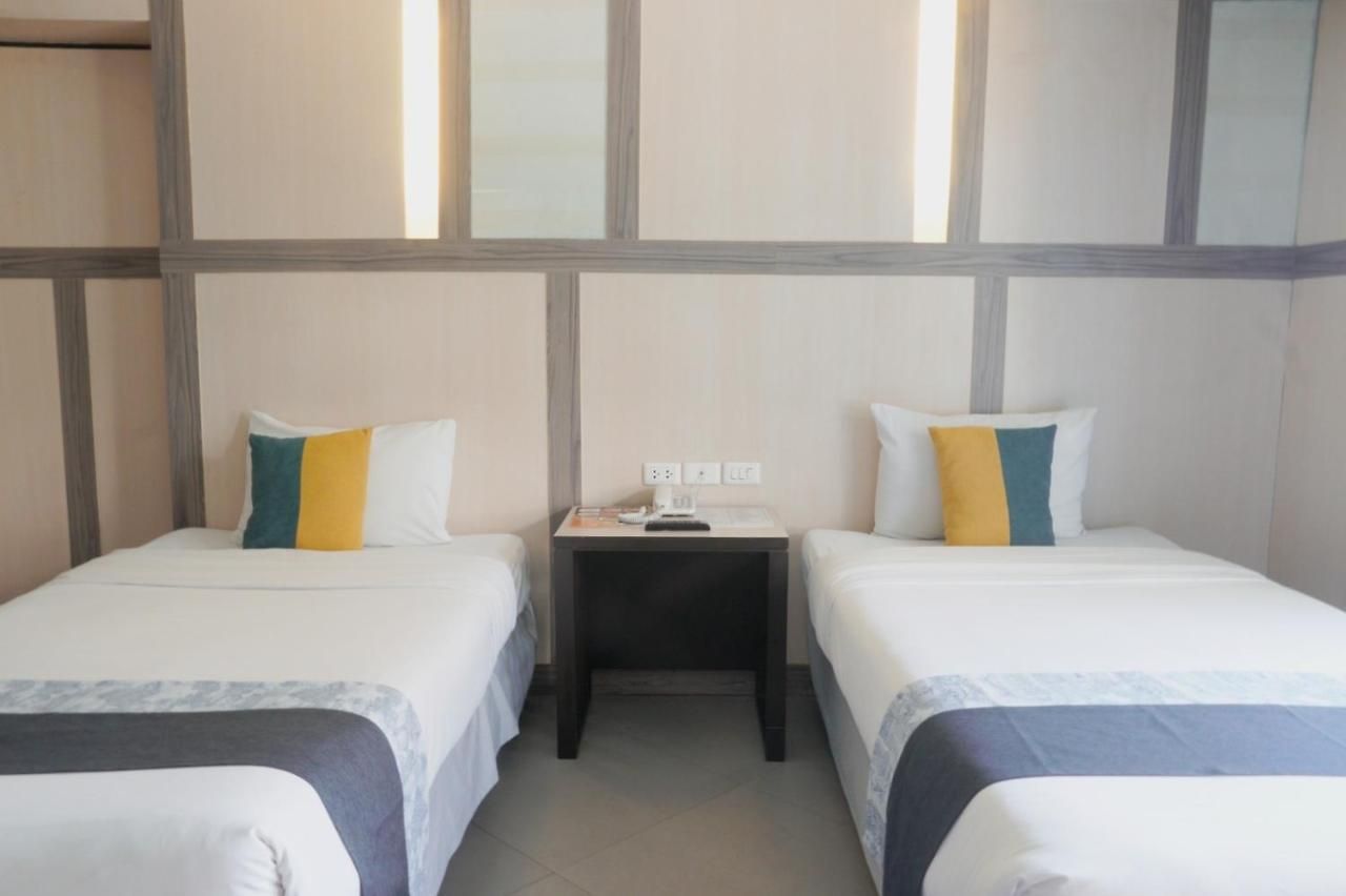 โรงแรม Sea Breeze Jomtien 4*