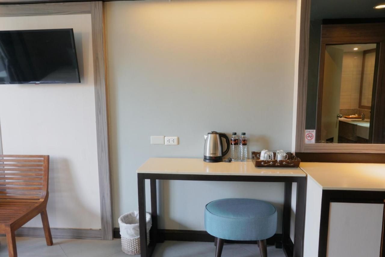 โรงแรม Sea Breeze Jomtien 4*