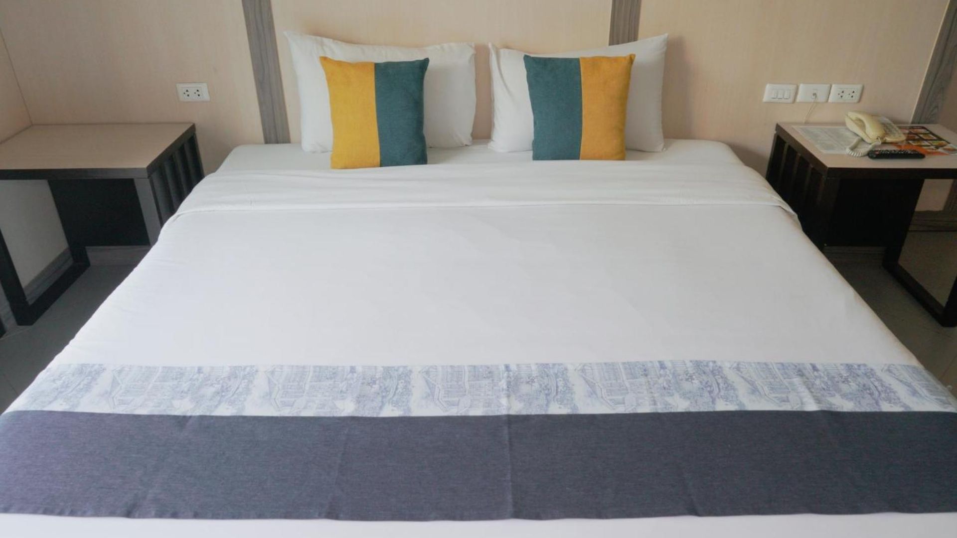 Sea Breeze Jomtien โรงแรม 4*
