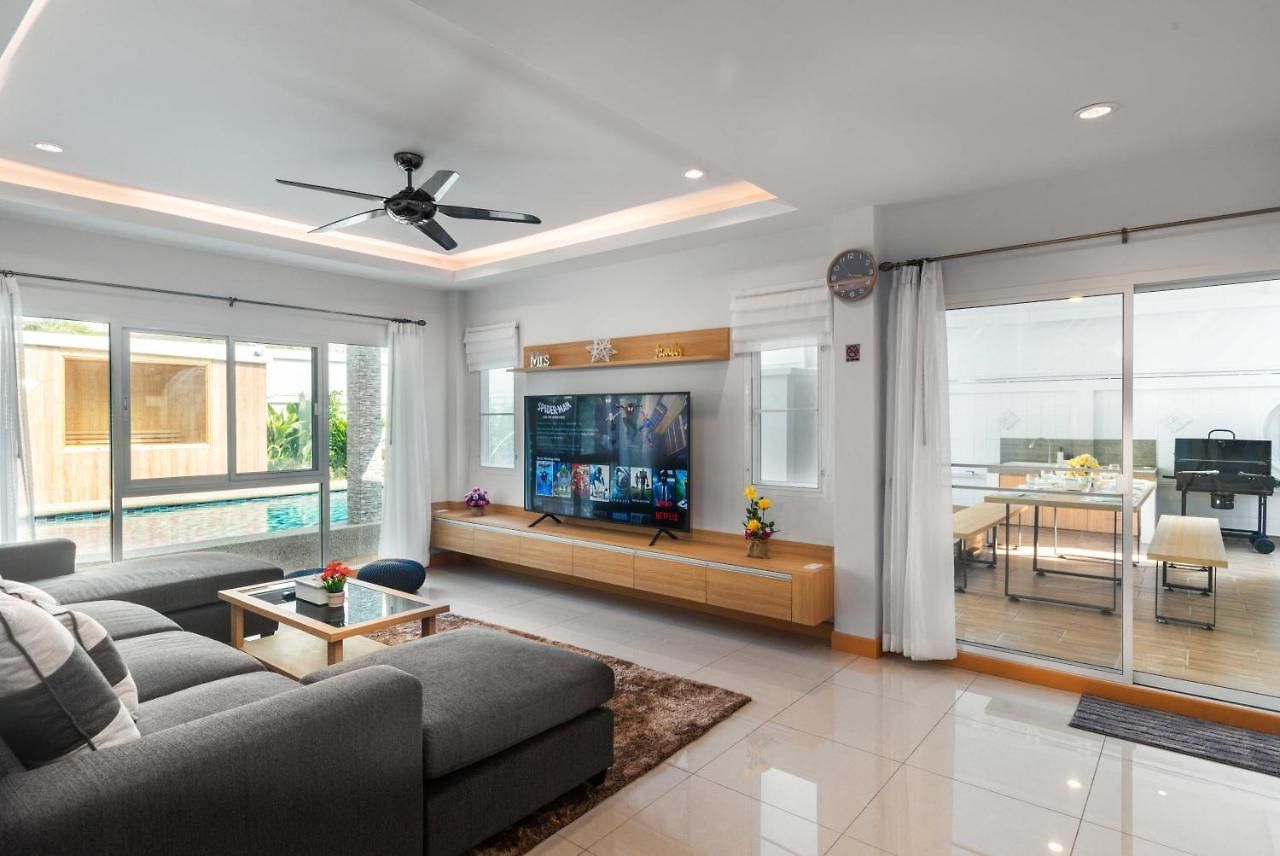 Sabai Pool 12-15 Persons 6br, Sauna, Pool Table, Karaoke, Bbq วิลล่า