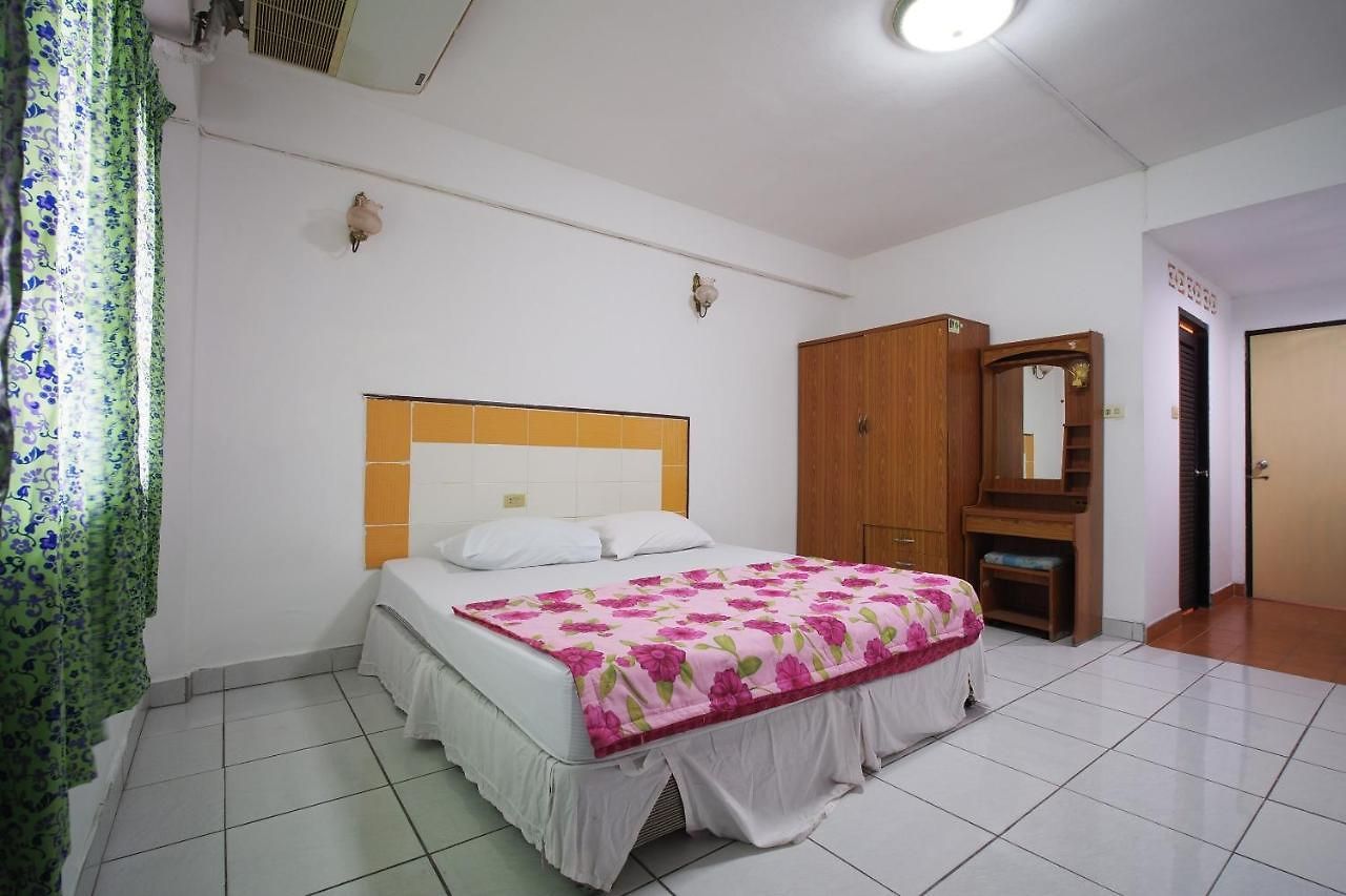 Oyo 1004 Naklua Mansion โรงแรม