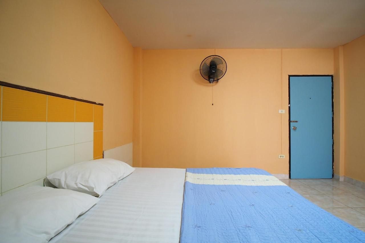 Oyo 1004 Naklua Mansion โรงแรม