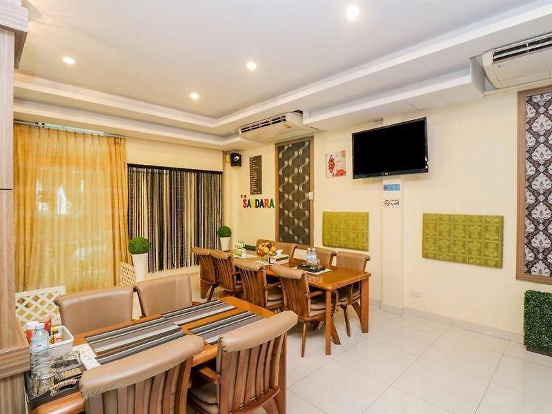 โรงแรม Oyo 146 Rivana Boutique By Sandara