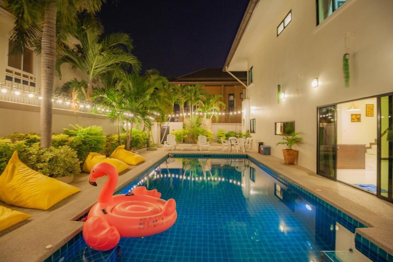 Luxury Pool 4 Bedroom 900m 1.5 Km Downtown วิลล่า