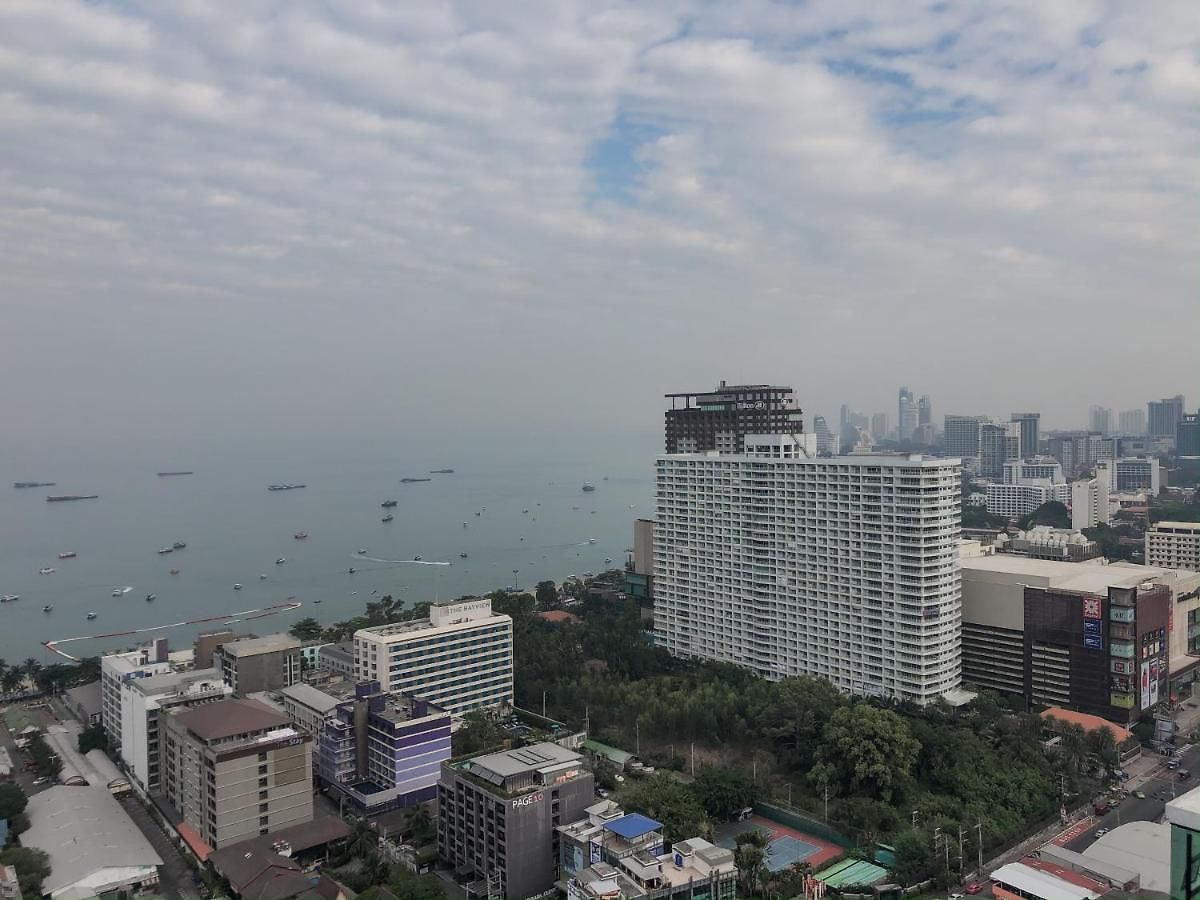 โรงแรม The Base Sml Pattaya